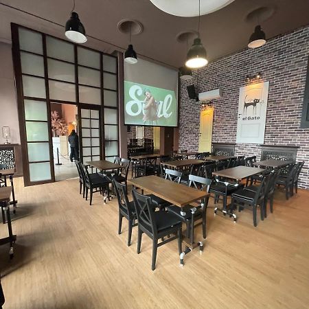 Hotel Continental City Center Yaş Dış mekan fotoğraf