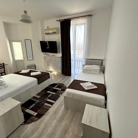 Hotel Continental City Center Yaş Dış mekan fotoğraf