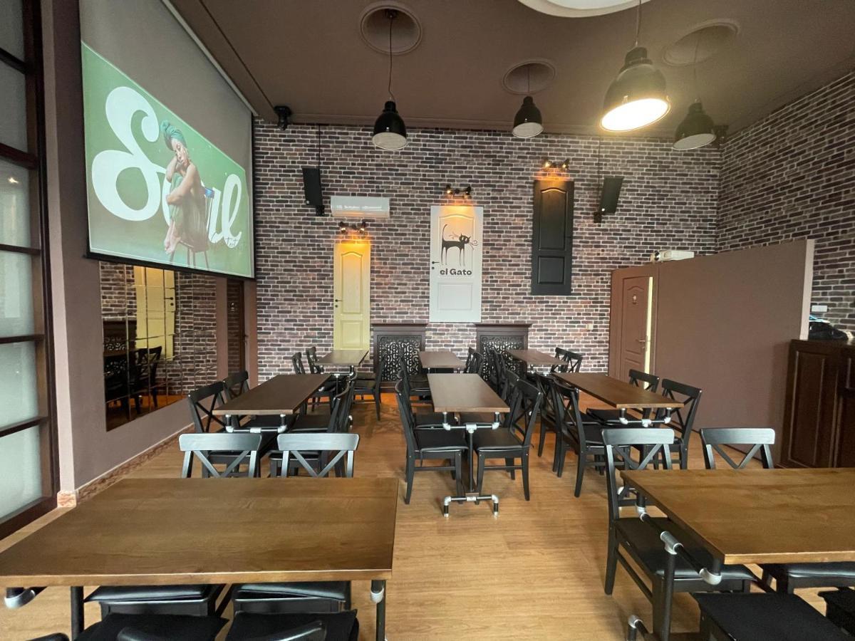 Hotel Continental City Center Yaş Dış mekan fotoğraf