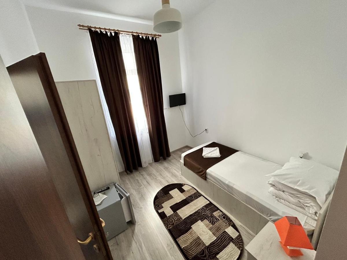 Hotel Continental City Center Yaş Dış mekan fotoğraf