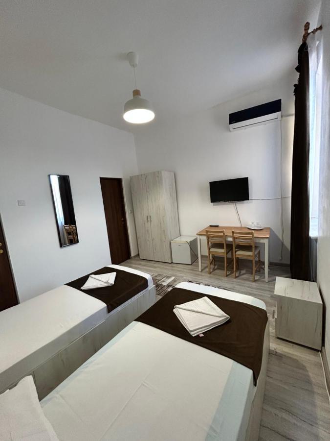 Hotel Continental City Center Yaş Dış mekan fotoğraf