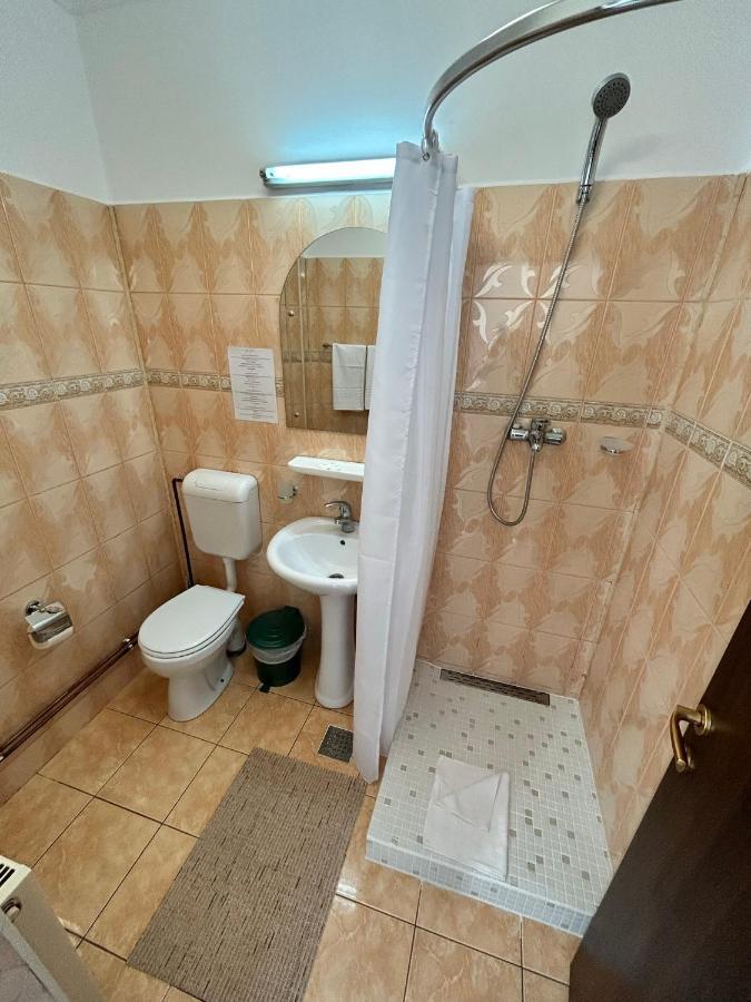 Hotel Continental City Center Yaş Dış mekan fotoğraf