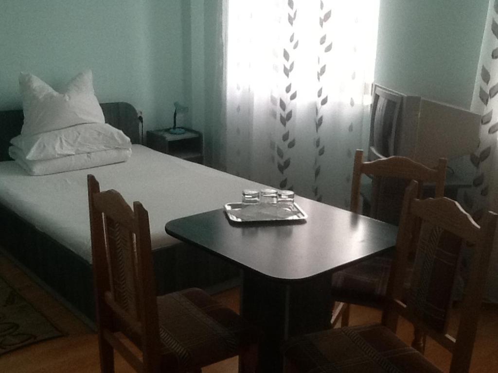 Hotel Continental City Center Yaş Oda fotoğraf