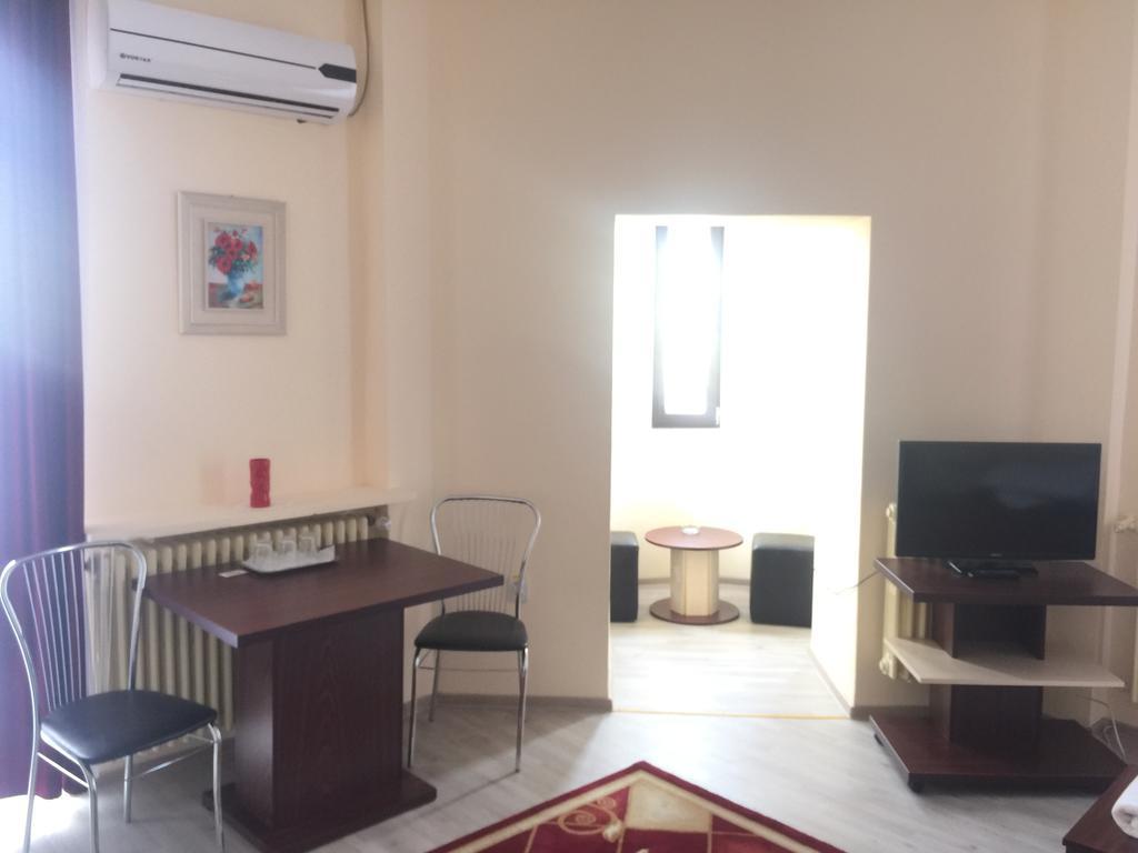 Hotel Continental City Center Yaş Dış mekan fotoğraf