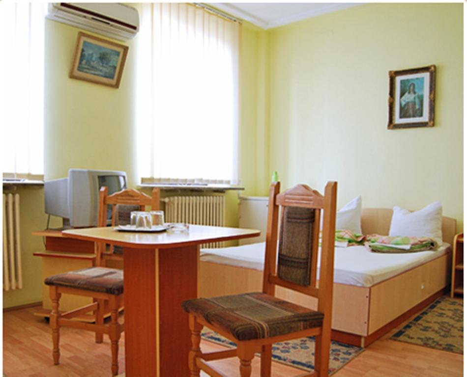 Hotel Continental City Center Yaş Dış mekan fotoğraf