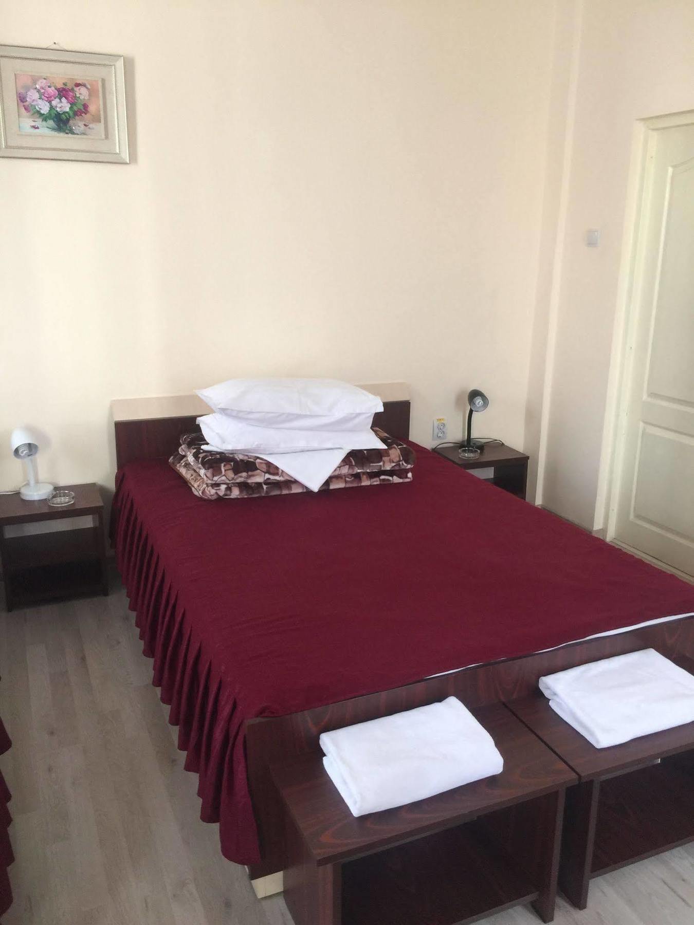 Hotel Continental City Center Yaş Dış mekan fotoğraf