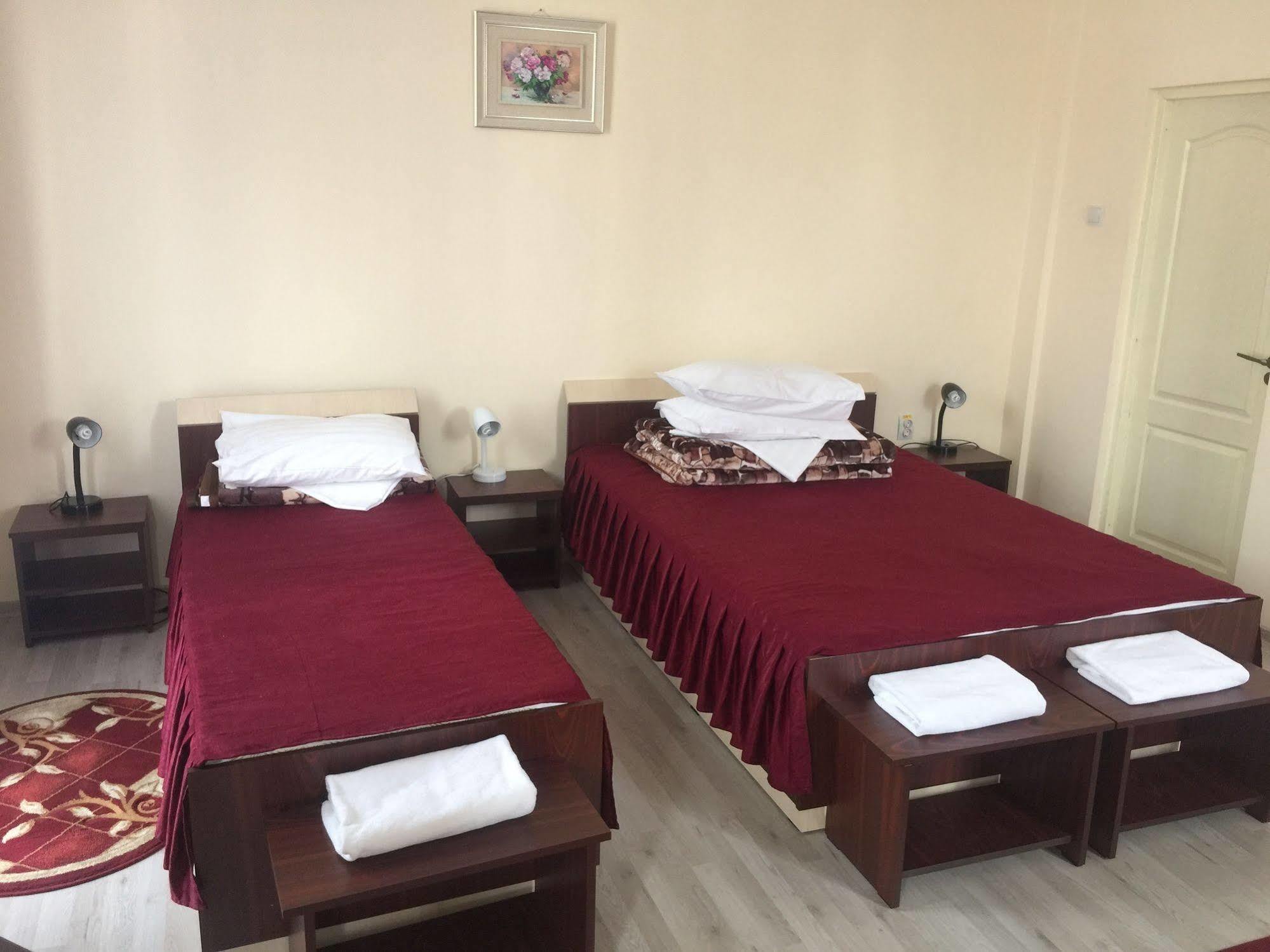 Hotel Continental City Center Yaş Dış mekan fotoğraf