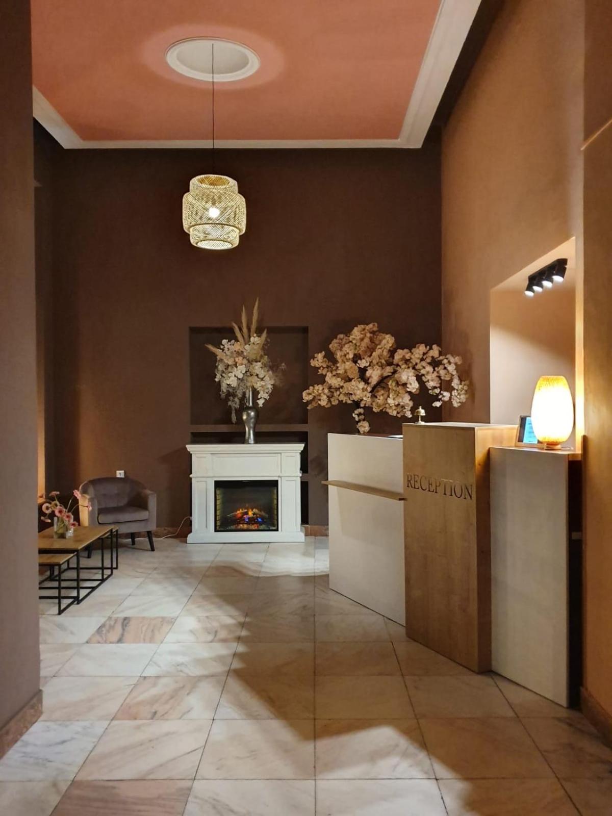 Hotel Continental City Center Yaş Dış mekan fotoğraf