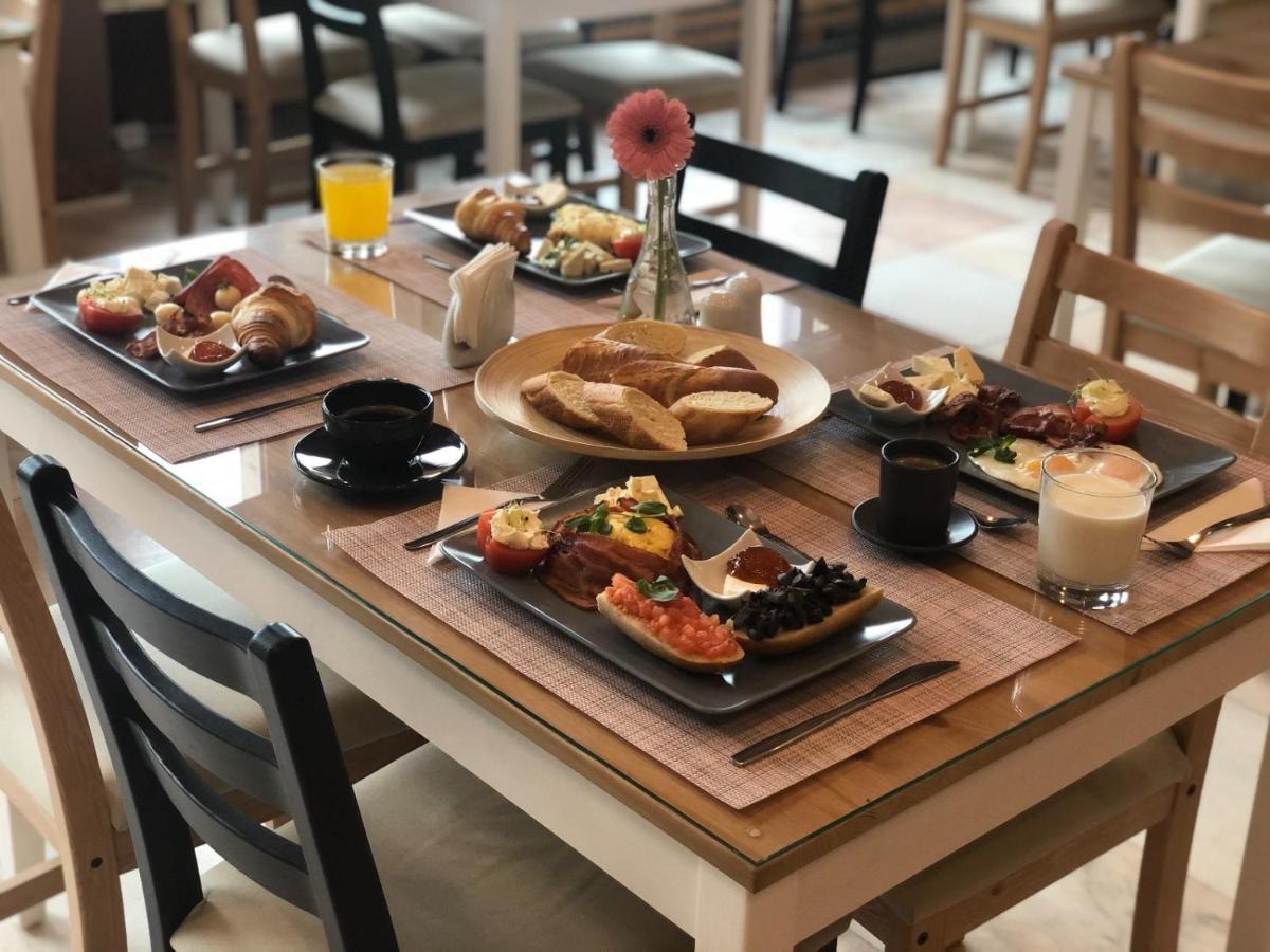 Hotel Continental City Center Yaş Dış mekan fotoğraf